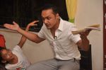 Rahul Bose at Celebrate Bandra book reading for kids in D Monte Park on 12th Nov 2011 (19).JPG